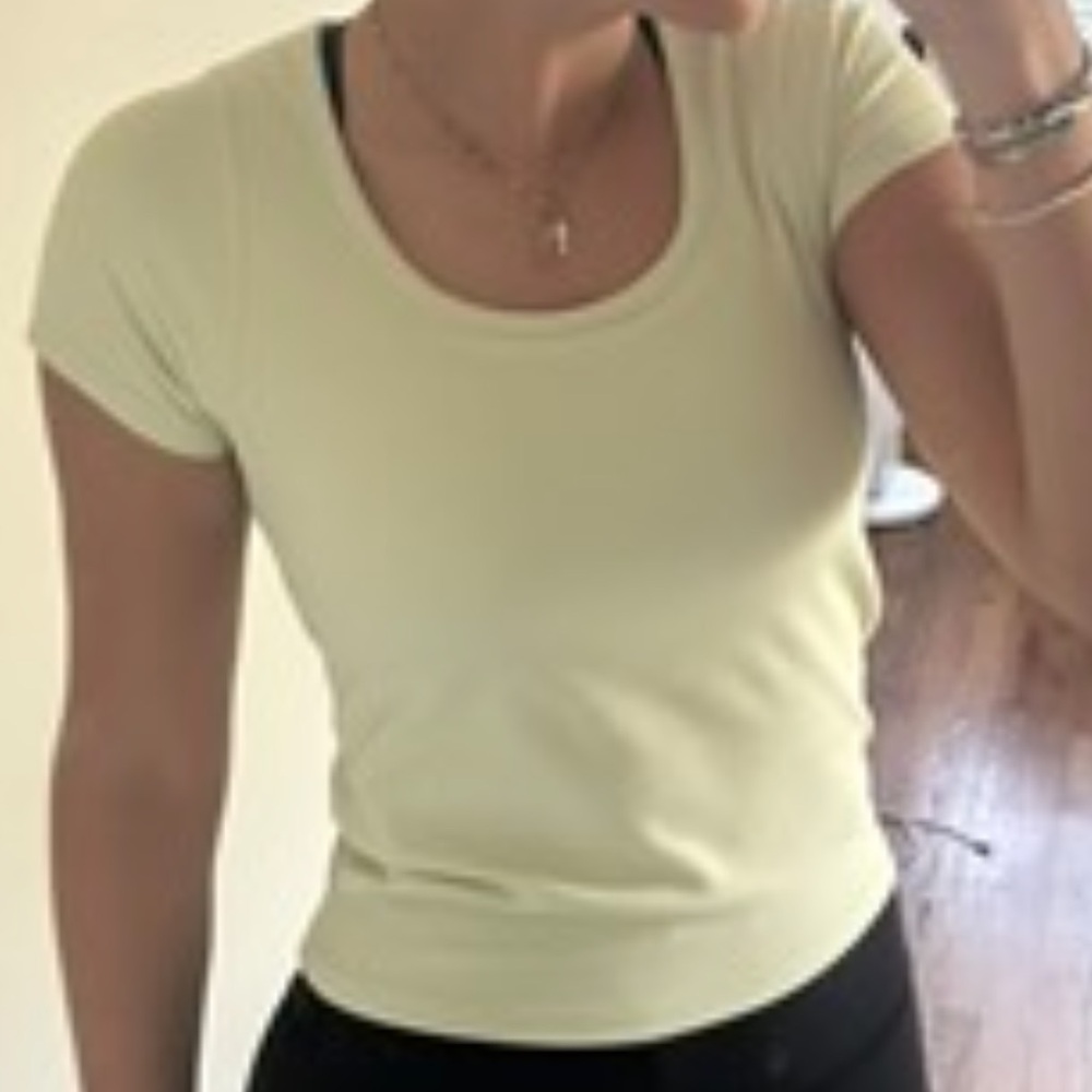 Amazon Women's Light Yellow Short Sleeve Tee